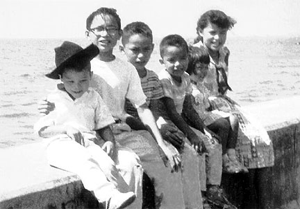 Kids at Manila Bay, 1958