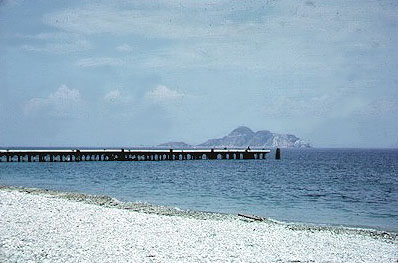 southpier.jpg (32190 bytes)