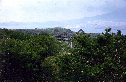 topside.jpg (34774 bytes)